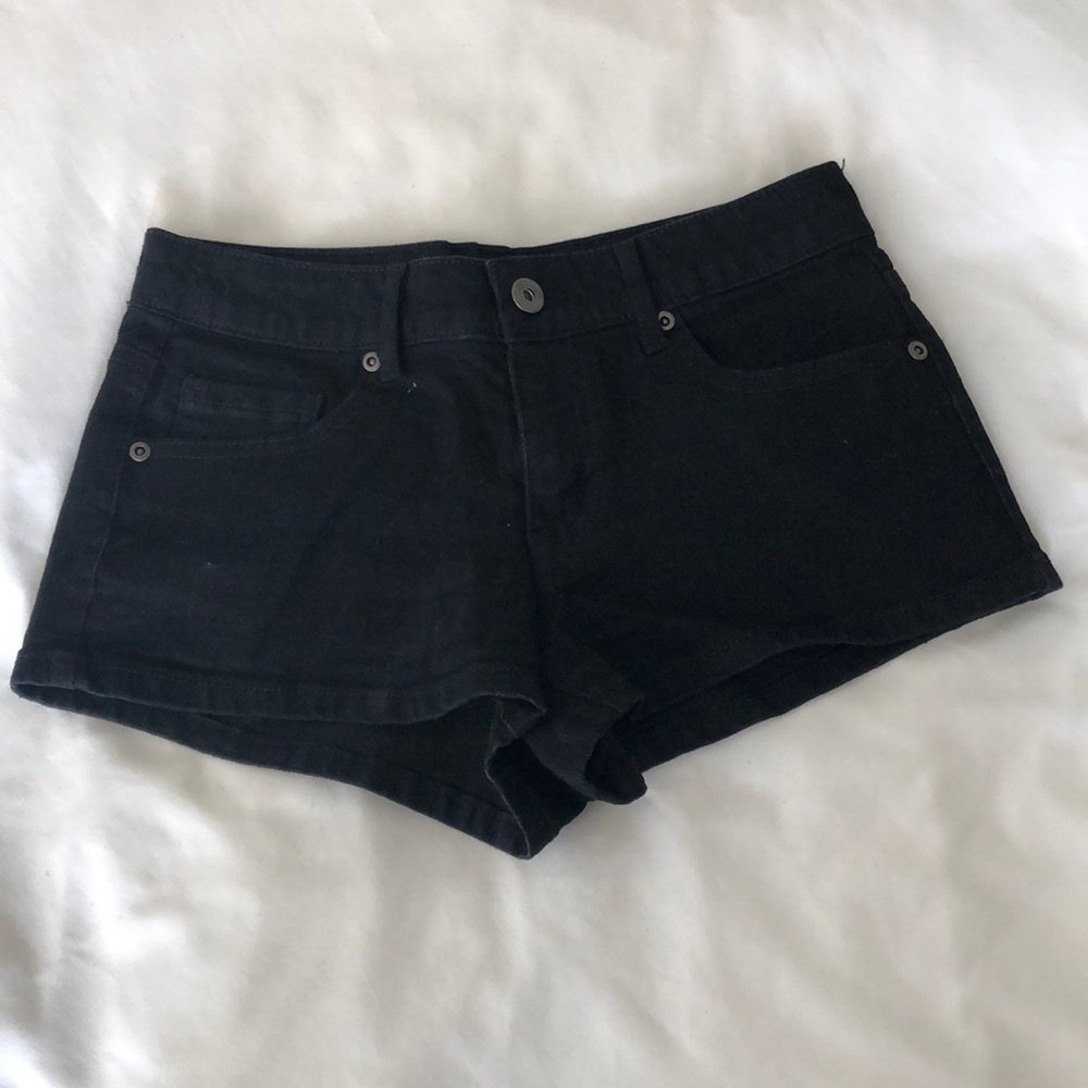 Forever 21 black denim shorts size 26